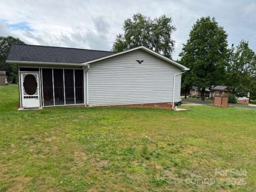 2410 Mt Herman Heights, Hudson, NC 28638.  MLS# CAR4266501, YatesRealty ID 22931. 