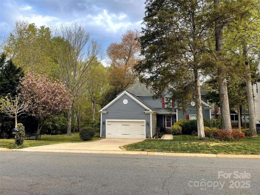 12610 Angel Oak Drive, Huntersville, NC 28078.  MLS# CAR4257893, YatesRealty ID 22932. 