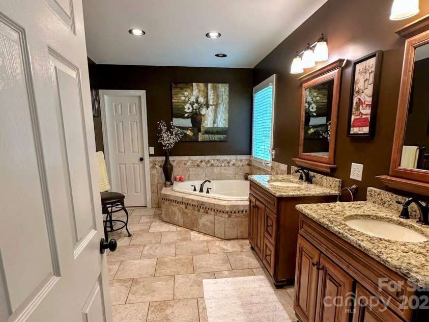 12610 Angel Oak Drive, Huntersville, NC 28078.  MLS# CAR4257893, YatesRealty ID 22932. 