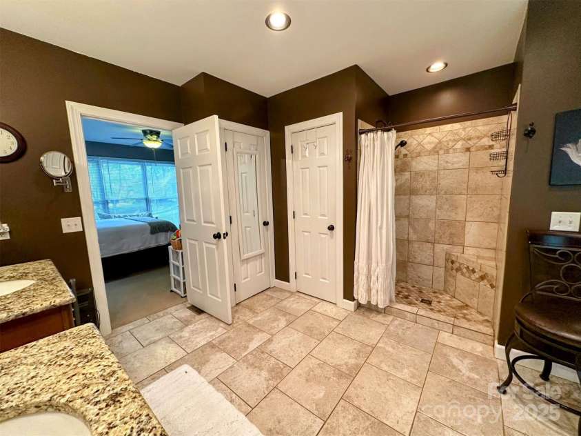 12610 Angel Oak Drive, Huntersville, NC 28078.  MLS# CAR4257893, YatesRealty ID 22932. 