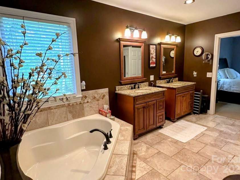 12610 Angel Oak Drive, Huntersville, NC 28078.  MLS# CAR4257893, YatesRealty ID 22932. 