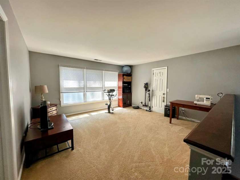 12610 Angel Oak Drive, Huntersville, NC 28078.  MLS# CAR4257893, YatesRealty ID 22932. 