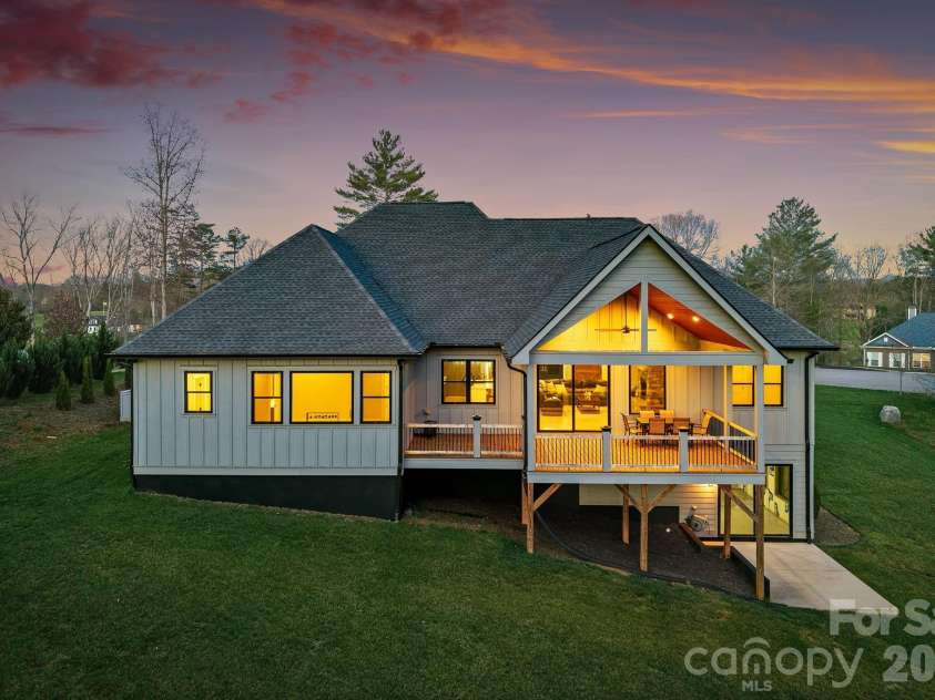 31 Grizzly Drive, Leicester, NC 28748.  MLS# CAR4366099, YatesRealty ID 22932. 