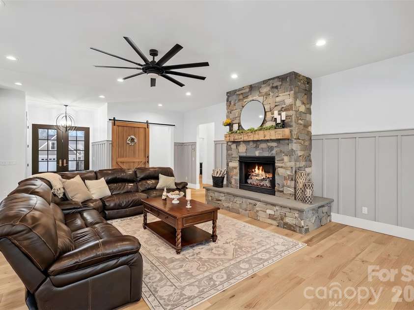 31 Grizzly Drive, Leicester, NC 28748.  MLS# CAR4366099, YatesRealty ID 22932. 