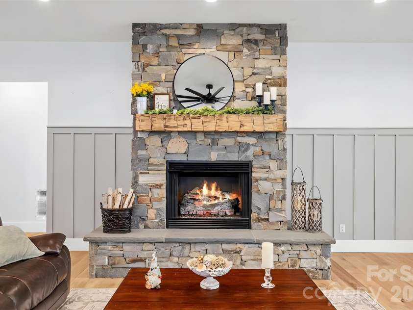 31 Grizzly Drive, Leicester, NC 28748.  MLS# CAR4366099, YatesRealty ID 22932. 