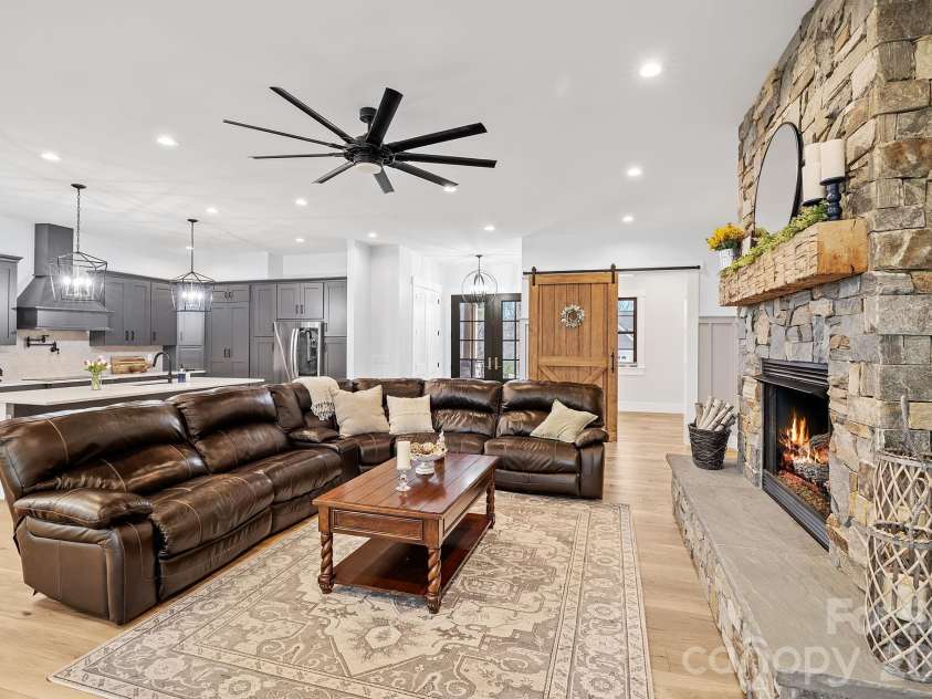 31 Grizzly Drive, Leicester, NC 28748.  MLS# CAR4366099, YatesRealty ID 22932. 
