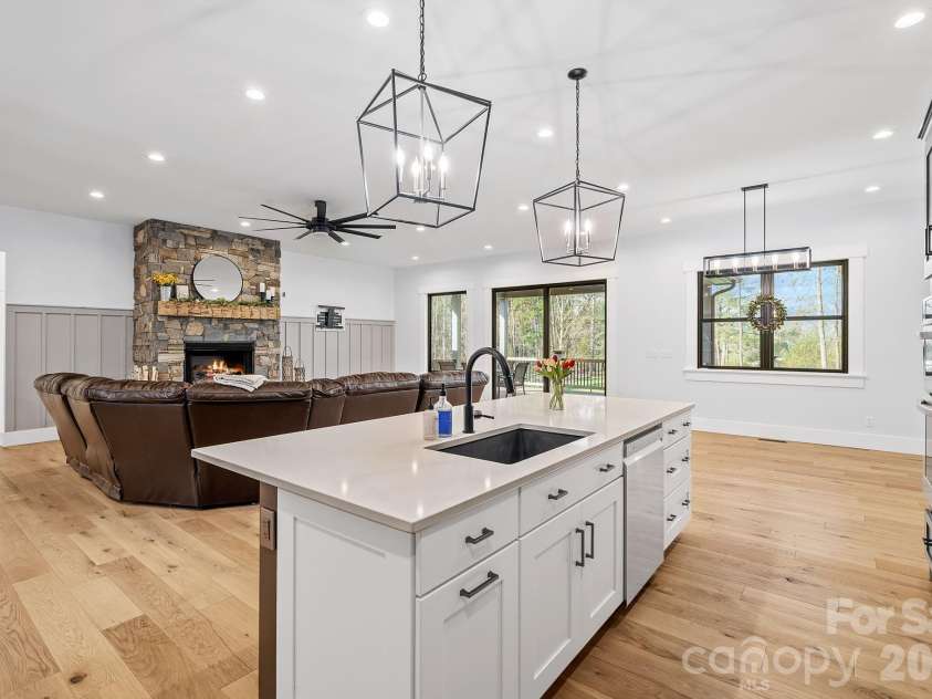 31 Grizzly Drive, Leicester, NC 28748.  MLS# CAR4366099, YatesRealty ID 22932. 