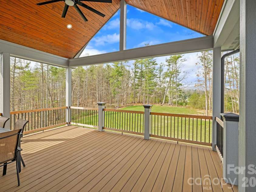 31 Grizzly Drive, Leicester, NC 28748.  MLS# CAR4366099, YatesRealty ID 22932. 