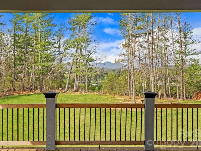 31 Grizzly Drive, Leicester, NC 28748.  MLS# CAR4366099, YatesRealty ID 22932. 