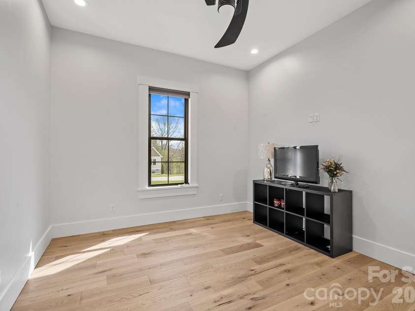 31 Grizzly Drive, Leicester, NC 28748.  MLS# CAR4366099, YatesRealty ID 22932. 