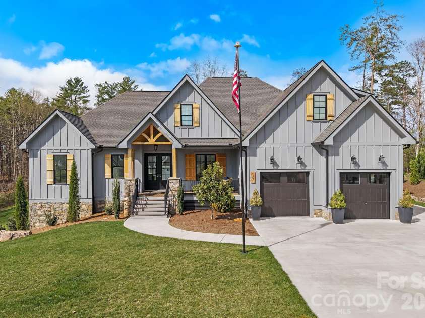 31 Grizzly Drive, Leicester, NC 28748.  MLS# CAR4366099, YatesRealty ID 22932. 