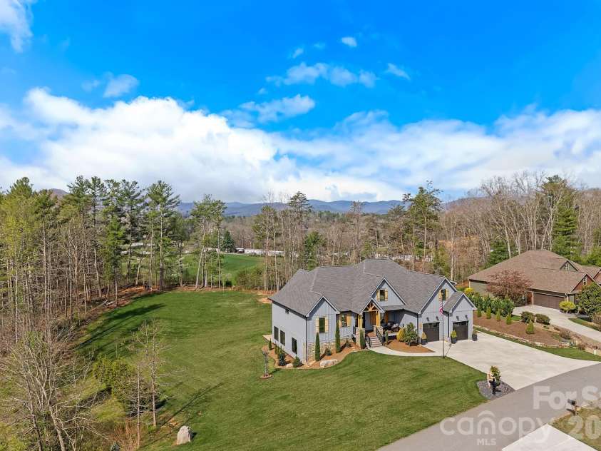 31 Grizzly Drive, Leicester, NC 28748.  MLS# CAR4366099, YatesRealty ID 22932. 