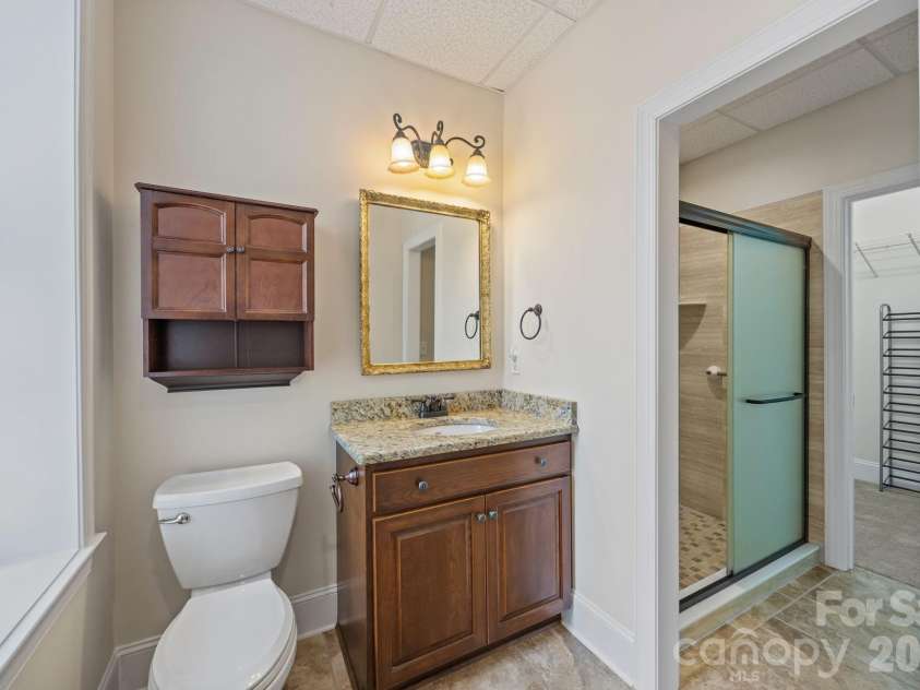 141 Winding Creek Drive, Troutman, NC 28166.  MLS# CAR4353880, YatesRealty ID 22933. Full hall bathroom.