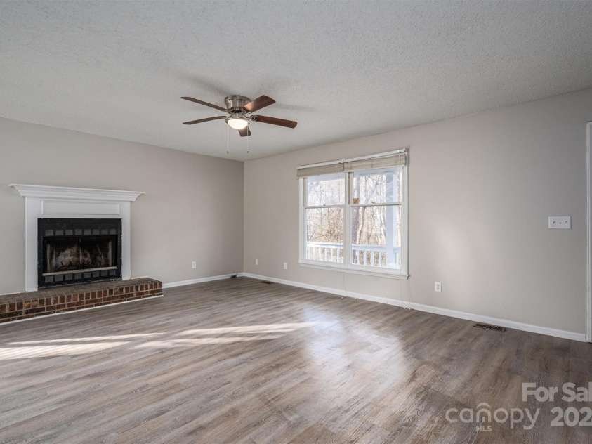 121 Pam Drive, Gastonia, NC 28056.  MLS# CAR4207996, YatesRealty ID 22935. Den
