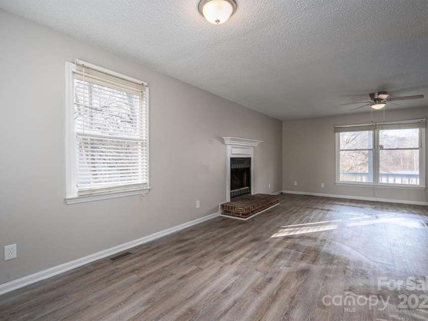 121 Pam Drive, Gastonia, NC 28056.  MLS# CAR4207996, YatesRealty ID 22935. Den