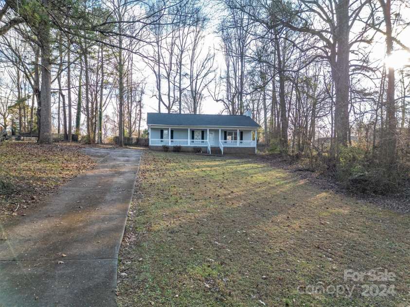 121 Pam Drive, Gastonia, NC 28056.  MLS# CAR4207996, YatesRealty ID 22935. Front View