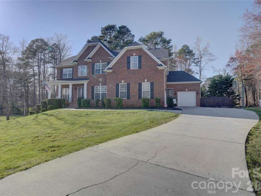 15100 Durmast Court, Mint Hill, NC 28227.  MLS# CAR4373176, YatesRealty ID 22935. 