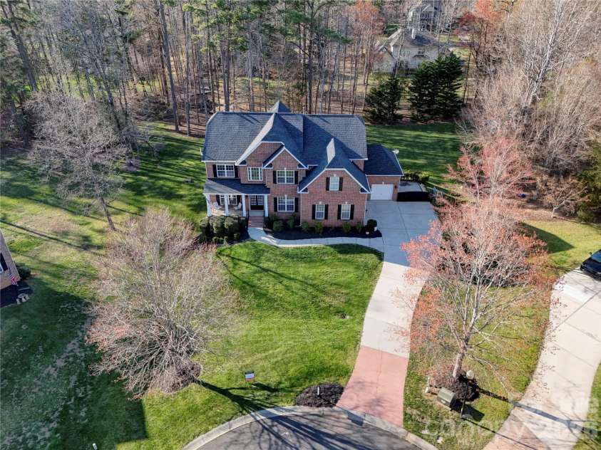 15100 Durmast Court, Mint Hill, NC 28227.  MLS# CAR4373176, YatesRealty ID 22935. Gorgeous Landscaping in a Cul-de-Sac