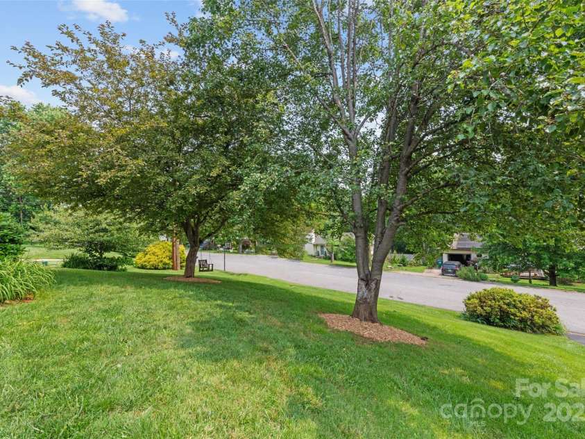 16 Fieldstone Court, Arden, NC 28704.  MLS# CAR4265199, YatesRealty ID 22937. 
