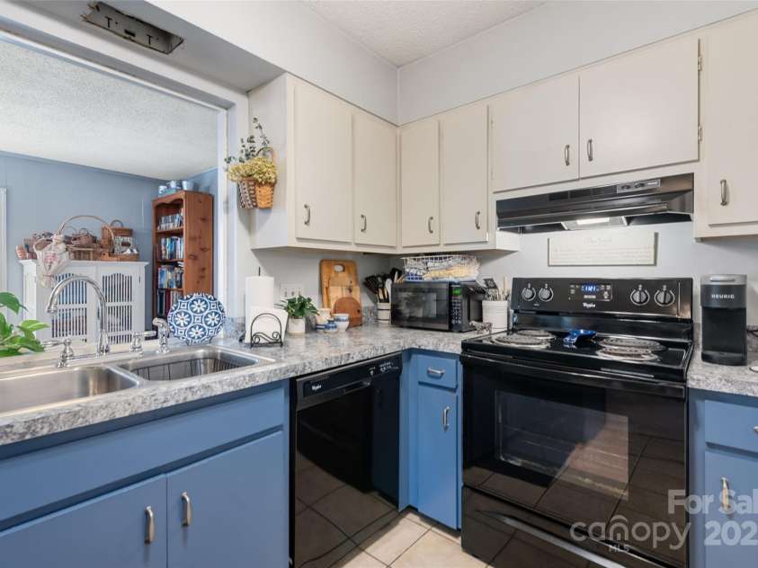16 Fieldstone Court, Arden, NC 28704.  MLS# CAR4265199, YatesRealty ID 22937. 