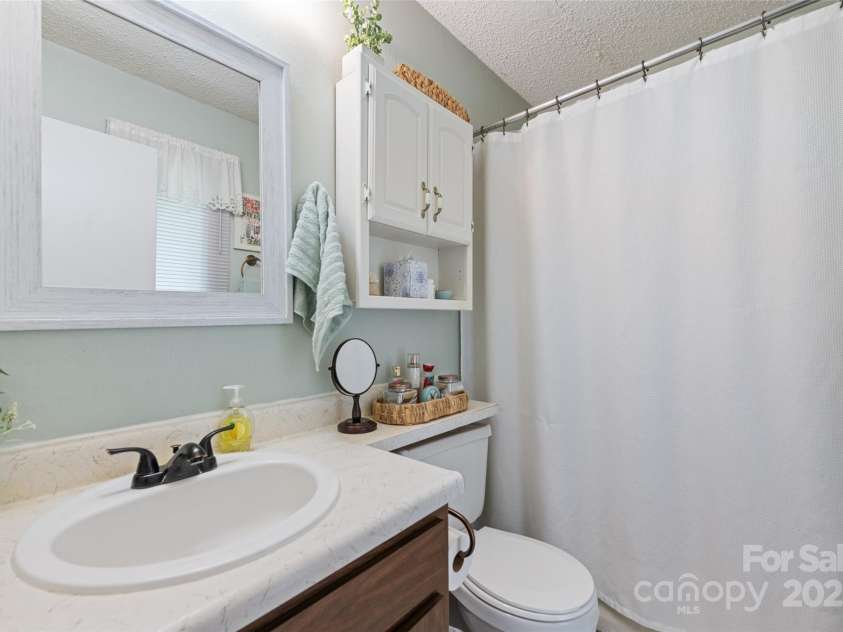 16 Fieldstone Court, Arden, NC 28704.  MLS# CAR4265199, YatesRealty ID 22937. 