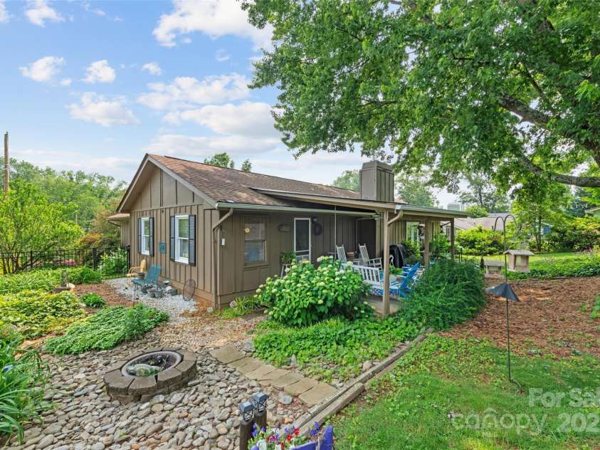 16 Fieldstone Court, Arden, NC 28704.  MLS# CAR4265199, YatesRealty ID 22937. 