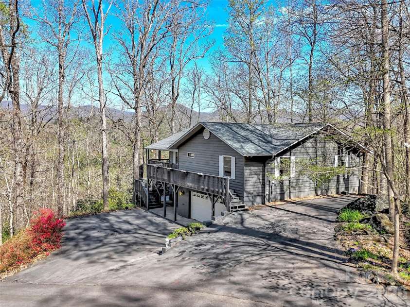400 Indian Trail, Franklin, NC 28734.  MLS# CAR4363989, YatesRealty ID 22937. 
