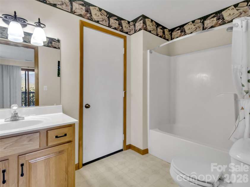 400 Indian Trail, Franklin, NC 28734.  MLS# CAR4363989, YatesRealty ID 22937. 