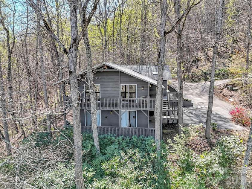 400 Indian Trail, Franklin, NC 28734.  MLS# CAR4363989, YatesRealty ID 22937. 