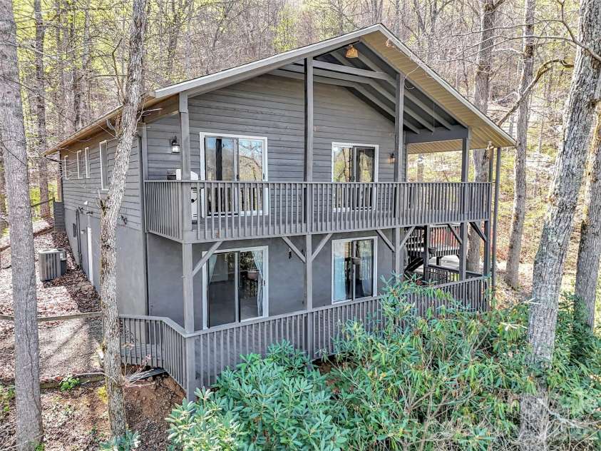 400 Indian Trail, Franklin, NC 28734.  MLS# CAR4363989, YatesRealty ID 22937. 
