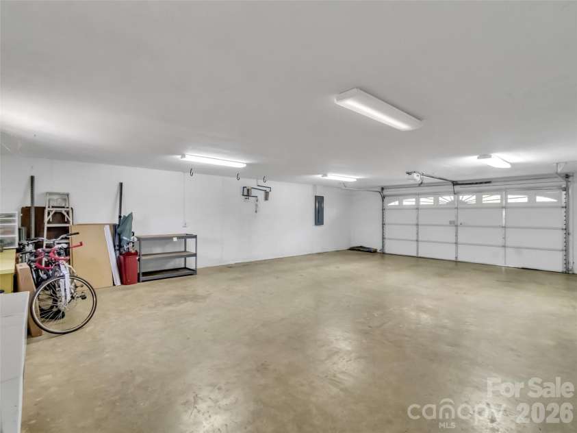 400 Indian Trail, Franklin, NC 28734.  MLS# CAR4363989, YatesRealty ID 22937. 