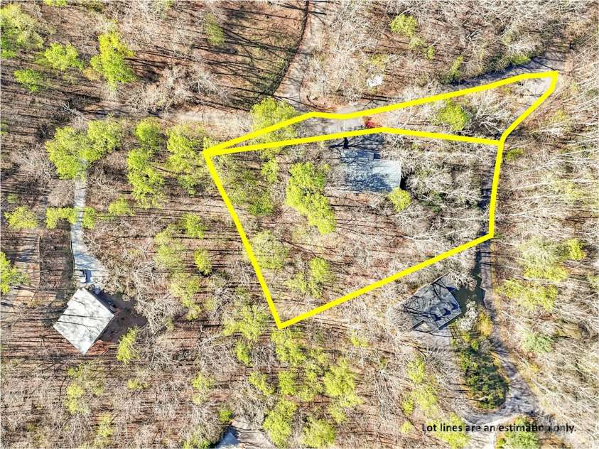 400 Indian Trail, Franklin, NC 28734.  MLS# CAR4363989, YatesRealty ID 22937. 