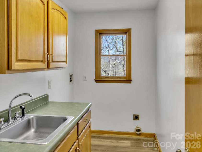 400 Indian Trail, Franklin, NC 28734.  MLS# CAR4363989, YatesRealty ID 22937. 