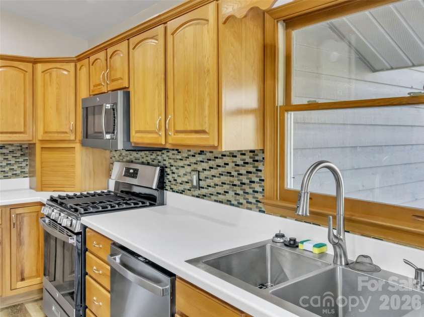 400 Indian Trail, Franklin, NC 28734.  MLS# CAR4363989, YatesRealty ID 22937. 