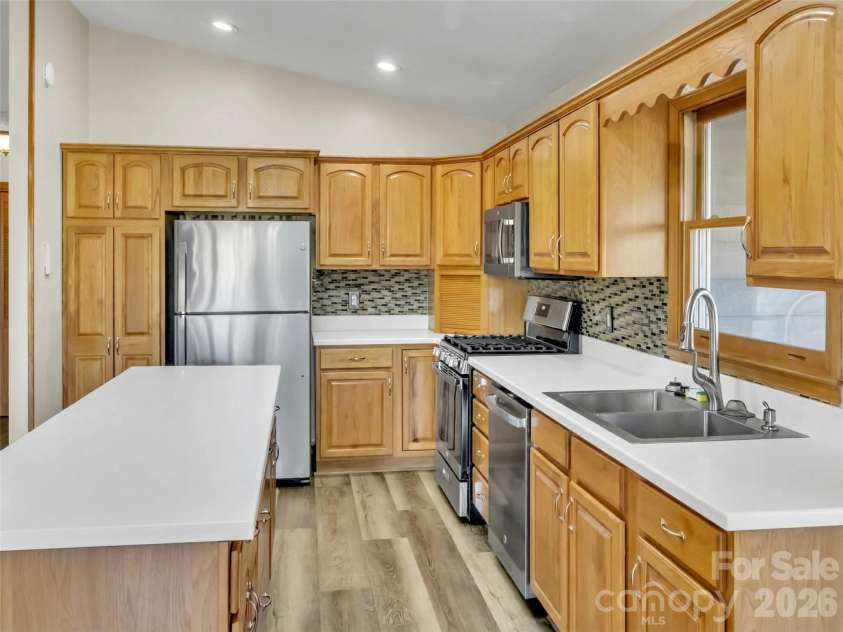 400 Indian Trail, Franklin, NC 28734.  MLS# CAR4363989, YatesRealty ID 22937. 