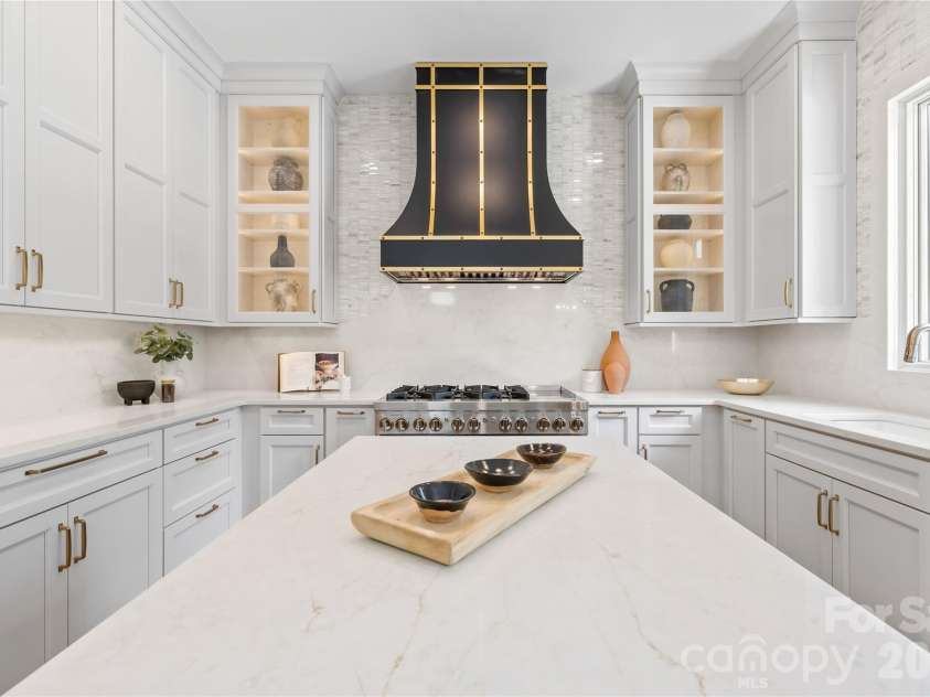 162 Dedham Loop, Mooresville, NC 28117.  MLS# CAR4378074, YatesRealty ID 22938. Gorgeous Quartz countertops