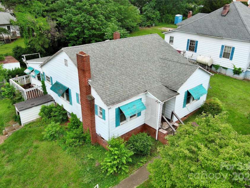 61 Perry Street, Marion, NC 28752.  MLS# CAR4265637, YatesRealty ID 22938. 