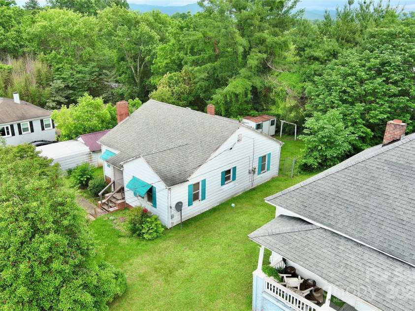 61 Perry Street, Marion, NC 28752.  MLS# CAR4265637, YatesRealty ID 22938. 