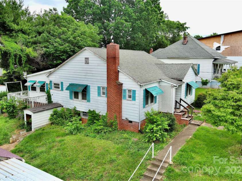 61 Perry Street, Marion, NC 28752.  MLS# CAR4265637, YatesRealty ID 22938. 