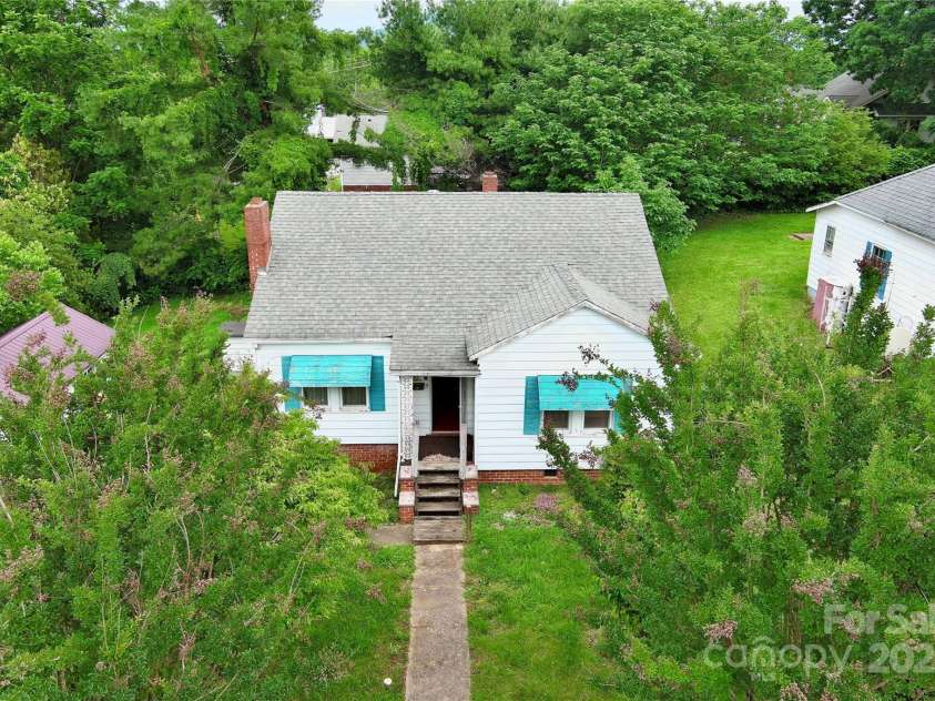 61 Perry Street, Marion, NC 28752.  MLS# CAR4265637, YatesRealty ID 22938. 