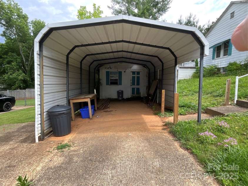 61 Perry Street, Marion, NC 28752.  MLS# CAR4265637, YatesRealty ID 22938. 