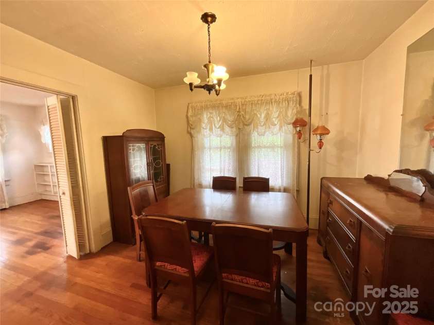 61 Perry Street, Marion, NC 28752.  MLS# CAR4265637, YatesRealty ID 22938. 