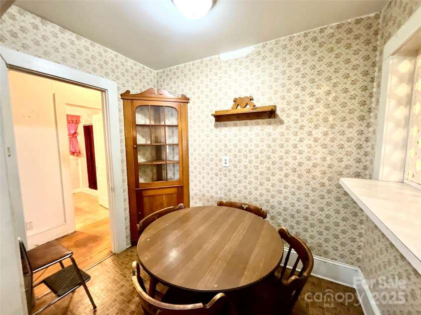 61 Perry Street, Marion, NC 28752.  MLS# CAR4265637, YatesRealty ID 22938. Breakfast Nook