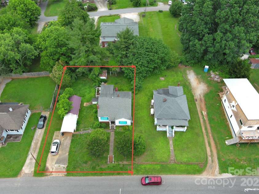 61 Perry Street, Marion, NC 28752.  MLS# CAR4265637, YatesRealty ID 22938. Property lines on the photo are not exact, used for illustration only.