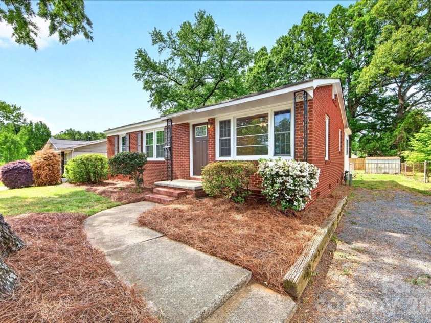 4820 Charleston Drive, Charlotte, NC 28212.  MLS# CAR4369686, YatesRealty ID 22940. 