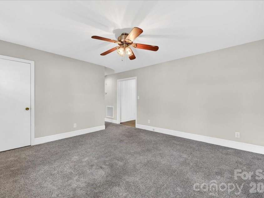 4820 Charleston Drive, Charlotte, NC 28212.  MLS# CAR4369686, YatesRealty ID 22940. 