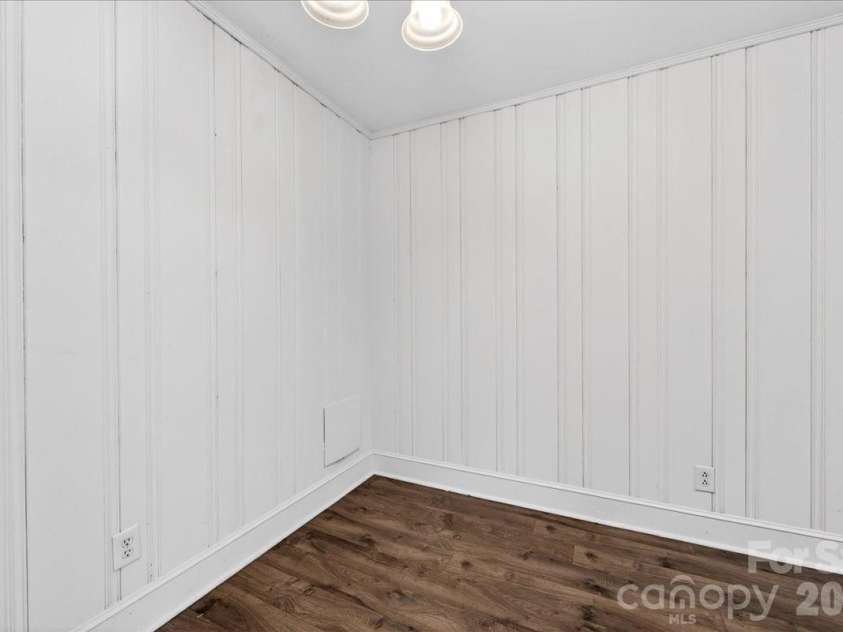 4820 Charleston Drive, Charlotte, NC 28212.  MLS# CAR4369686, YatesRealty ID 22940. 