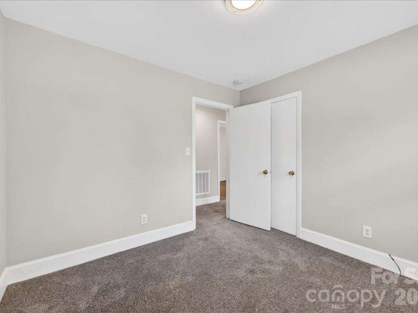 4820 Charleston Drive, Charlotte, NC 28212.  MLS# CAR4369686, YatesRealty ID 22940. 