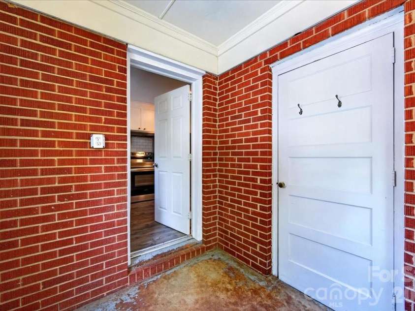 4820 Charleston Drive, Charlotte, NC 28212.  MLS# CAR4369686, YatesRealty ID 22940. 