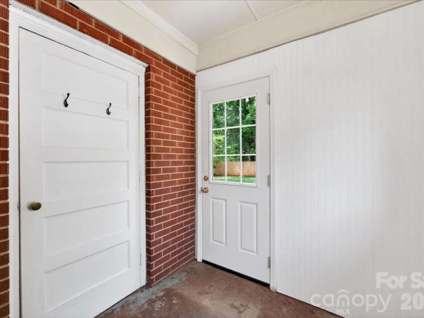 4820 Charleston Drive, Charlotte, NC 28212.  MLS# CAR4369686, YatesRealty ID 22940. 